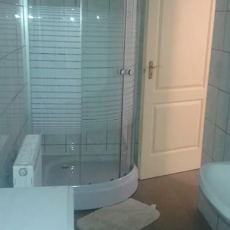 Ti-ni Apartman Lejlighed